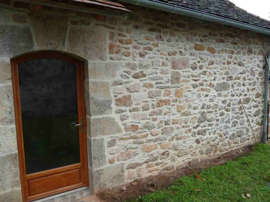 Joint à la chaux, façade en pierre dans la Sarthe
