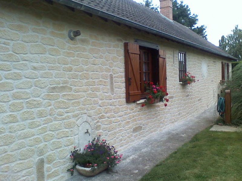 Joint à la chaux, façade en pierre dans la Sarthe